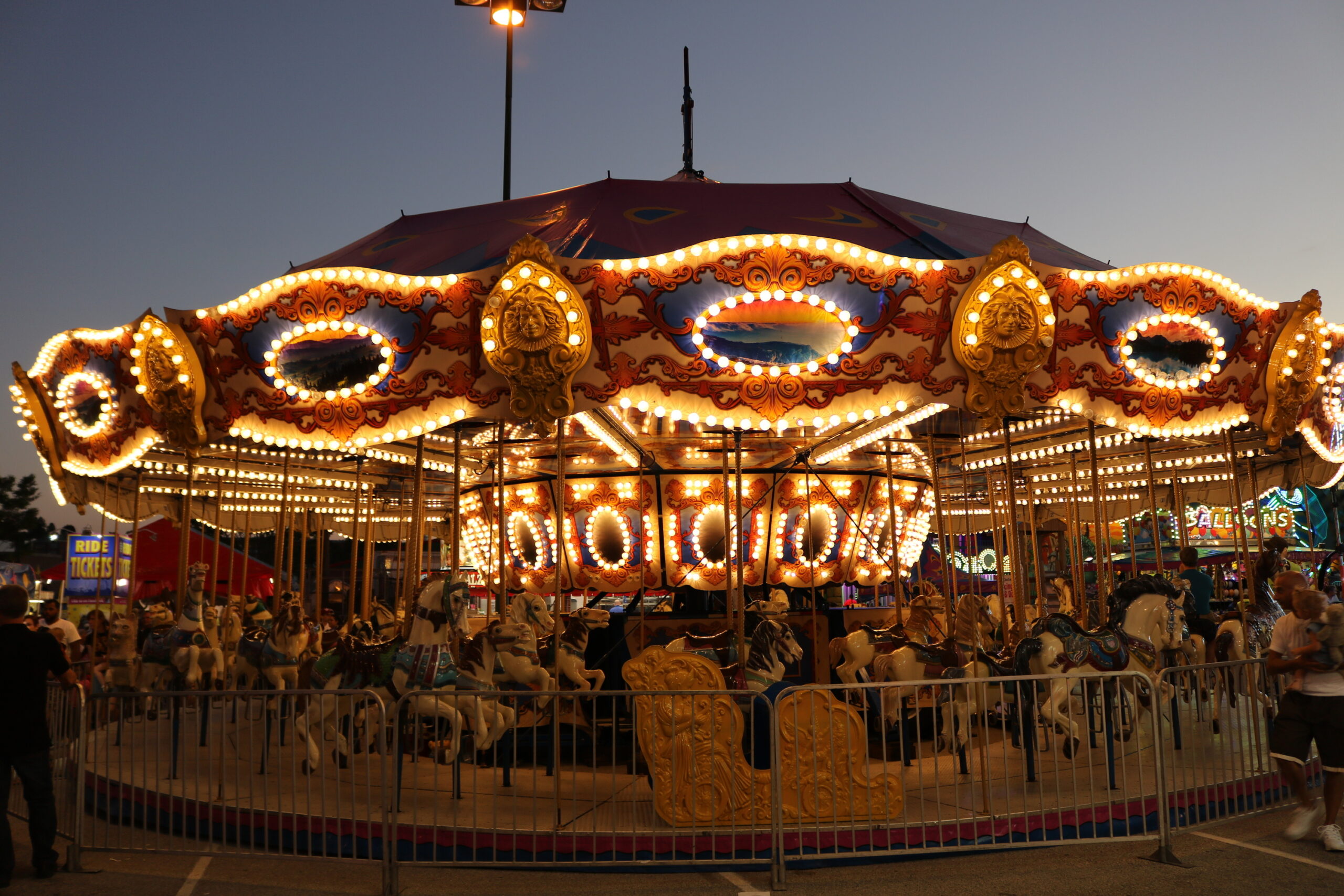 Mega Pass & Rides! 30 Grand Carousel scaled